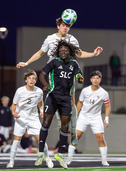 GameChangerCoop's tweet image. Proud of our Jesuit Varsity squad in the Region I-6A finals vs. Southlake Carroll! Dallas Texans Soccer Club shone bright—players on both teams proving how the club builds top talent. Love battling with my Jesuit brothers & big bro Noah, whose clutch header sparked our 1st goal!…