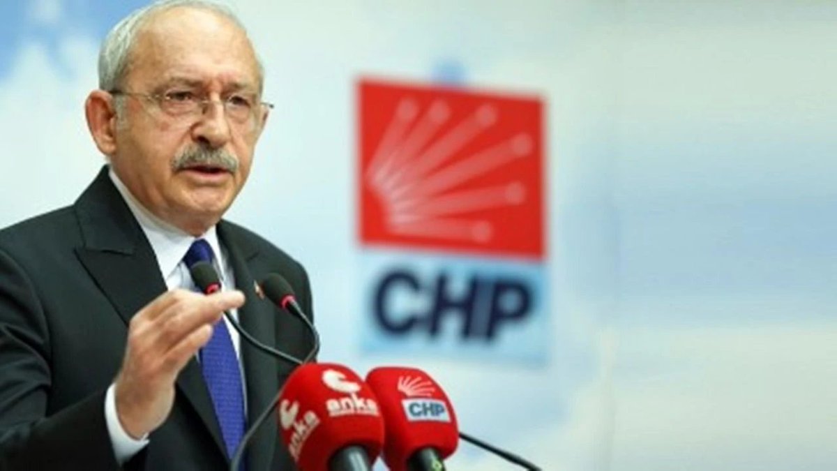 🔴Kemal Kılıçdaroğlu bombalamış..

Aday olmama kararımın nedeni; 

“Aday olursan yüzüne tükürürler.” diyen siyasetçilerin tehditleri değildir çünkü çalanların yüzüne tükürülür ve ben çalmadım."

Çalanlar diye cezaevinde yatanı kastediyor herhalde başka kim olacak