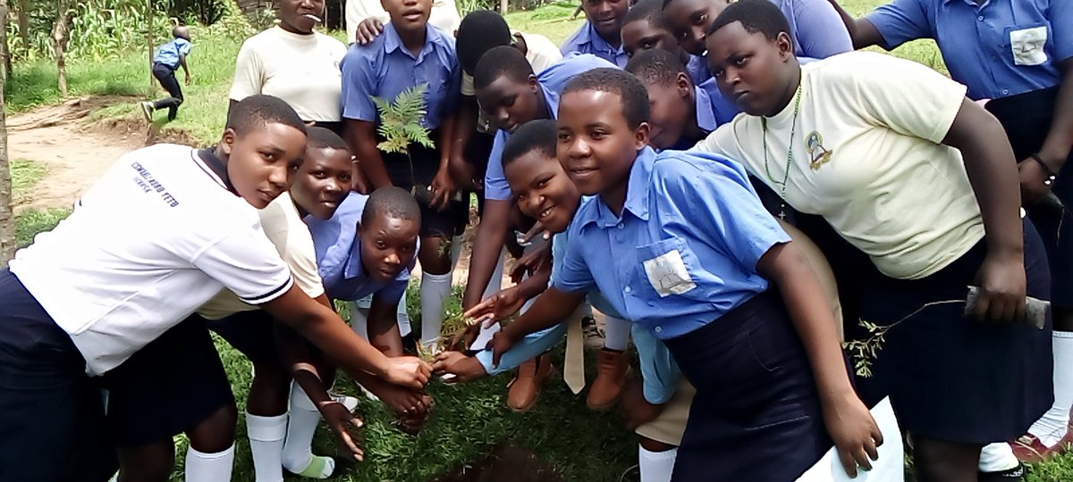 alextwikirize95's tweet photo. There's no climate justice without gender justice ~@Freedomhive_Ug
#PlantATree
#TreesForClimate
#GreenFuture
#Reforestation
#ClimateAction
#TreePlanting
#SaveThePlanet
#EcoWarriors
#CarbonOffset
#GrowGreen https://t.co/TkEV6TUaoK