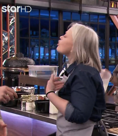 jimmijimmis's tweet photo. #MasterChefGR 
Και γαμω τους αρχηγους, παει και φωναζει οτι εχει ασυλία και δεν την νοιάζει, την ώρα που μαγειρευουν οι αλλοι https://t.co/KTlU6PQnIb