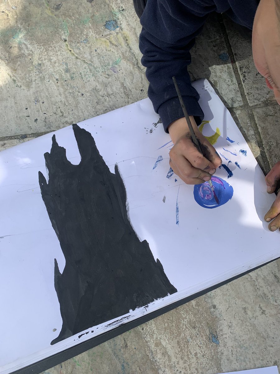Hendrefoilan's tweet photo. Sea Otters researched Leonardo da Vinci and his flying inventions, and Vincent Van Gogh. They then created their own versions of ‘The Starry Night’ before we learn all about the sky next week. #hdfpSO #hdfpExA #hdfpScT #hdfpLit https://t.co/H8sWFnJpTe