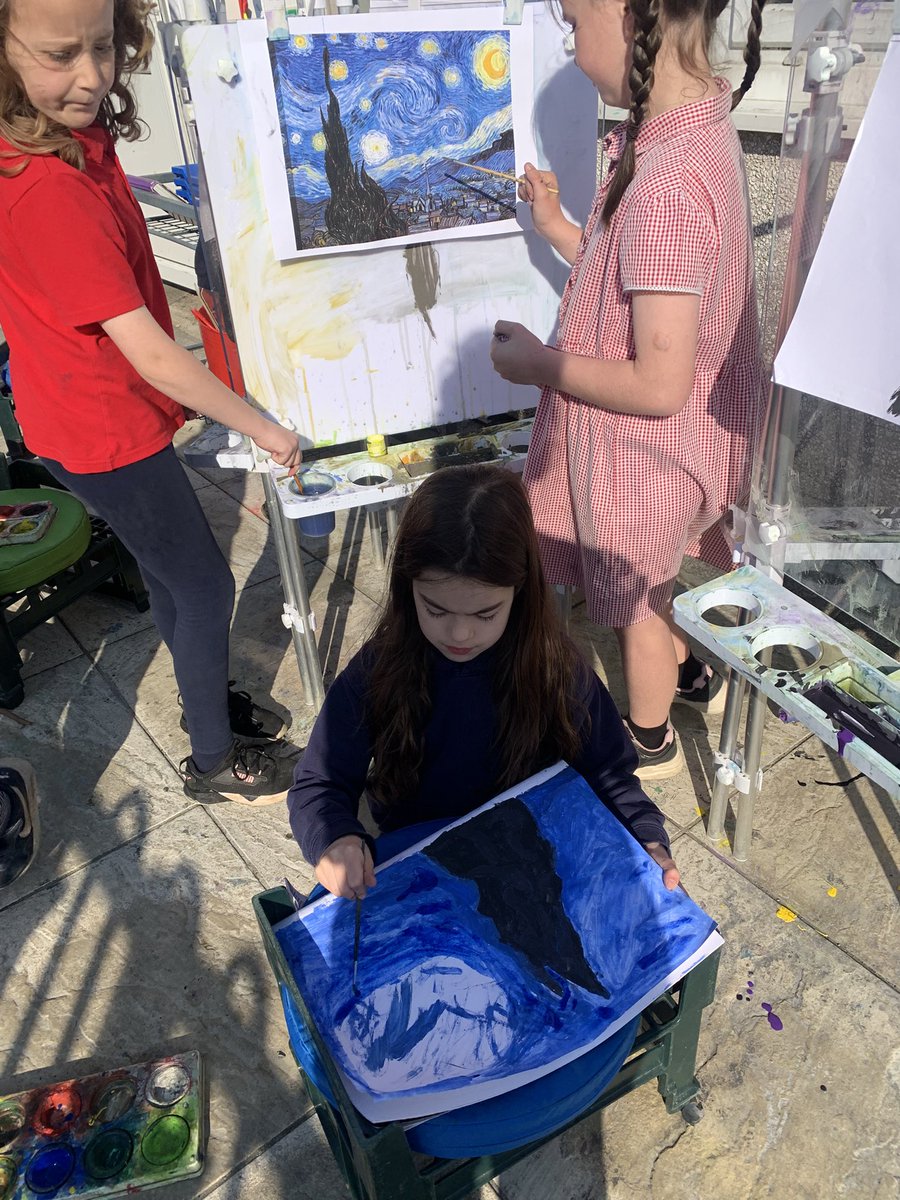 Hendrefoilan's tweet photo. Sea Otters researched Leonardo da Vinci and his flying inventions, and Vincent Van Gogh. They then created their own versions of ‘The Starry Night’ before we learn all about the sky next week. #hdfpSO #hdfpExA #hdfpScT #hdfpLit https://t.co/H8sWFnJpTe