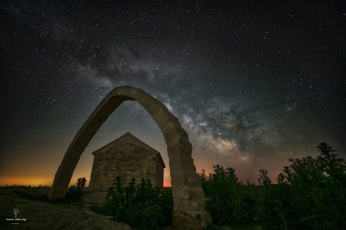 SusannaTorres's tweet photo. 📍Arc d'Ada

❤ like 🔁share✏comment 💾save

📷 Nikon Z6II
🔭  Viltrox 16mm
☢ F 1.8
🔎 16mm
⏰ 6seg
🎞 ISO1000
Apilat de 20 fotos pel cel i 5 pel terra
💻Revelat i edición LR i PS

Més fotos a instagram: tespero_sotala_pluja i a la web https://t.co/BAzlFJ4DDu https://t.co/mNphozWJ9B