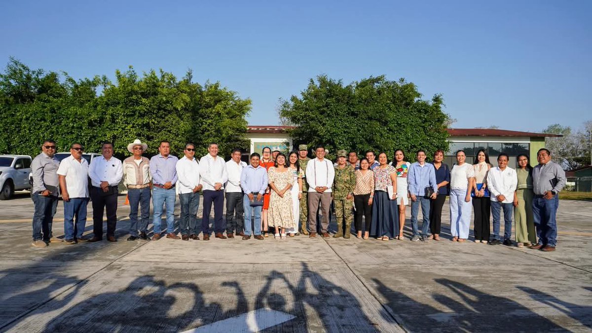 Junto a autoridades de la Cuenca del Papaloapan, la titular de la <a href="/SM_GobOax/">Secretaría de las Mujeres</a> <a href="/anahisarmientop/">Anahí Sarmiento Pérez</a> participó en la Mesa de Seguridad Regional de este jueves.