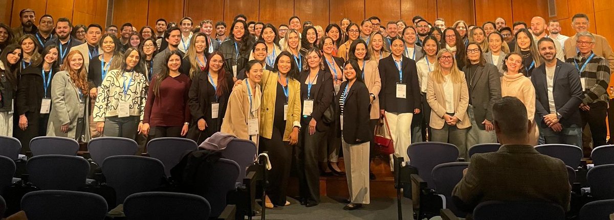 <a href="/Sonia_MJ/">Sònia Miravet</a> <a href="/anagangulom/">Ana G Angulo M</a> <a href="/EBisbe/">Elvira bisbe</a> ✨Gràcies a tots els professionals que ens heu acompanyat aquest vespre, des del <a href="/COMBarcelona/">Col·legi Metges BCN</a>, serem al vostre costat en cada passa per oferir-vos tot el suport que necessiteu💪

#BenvingudaCoMB