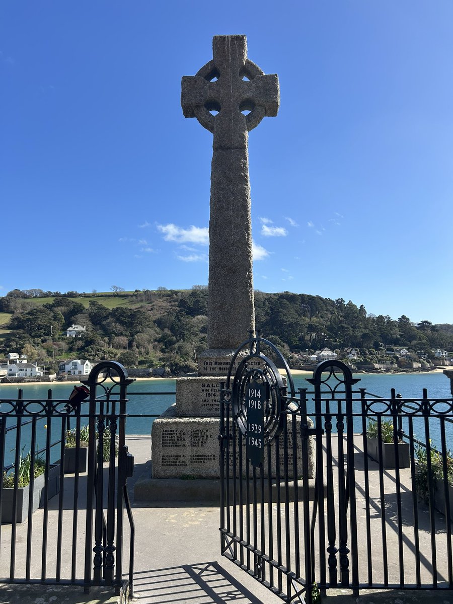 guidltours's tweet image. Speaking of Devon, we couldn’t help feeling this trip to #Salcombe would have been so enriched by a guidl tour of the preparations for #DDay launching here.
Plaques like these are crying out for tours bringing their human stories to life!
