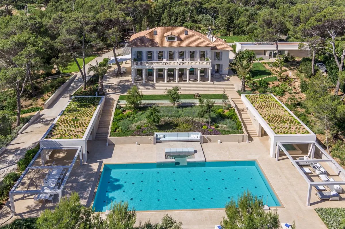 Luxury Mansion for Sale in Son Vida-Mallorca-Spain!
More information at
teampuertodeandratx.com