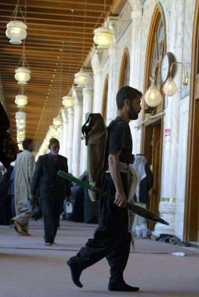 #تحديث_بطاقة_ومقاطعة_مليونية
في مسجد الكوفة .. كانوا رجالنا اسودآ شامخين 

✌️