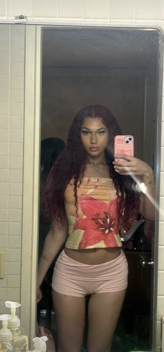 Only69Trans's tweet photo. is Bella girlfriend material ?? 😋 https://t.co/bqn2ISuDyt https://t.co/8iNFq21rba