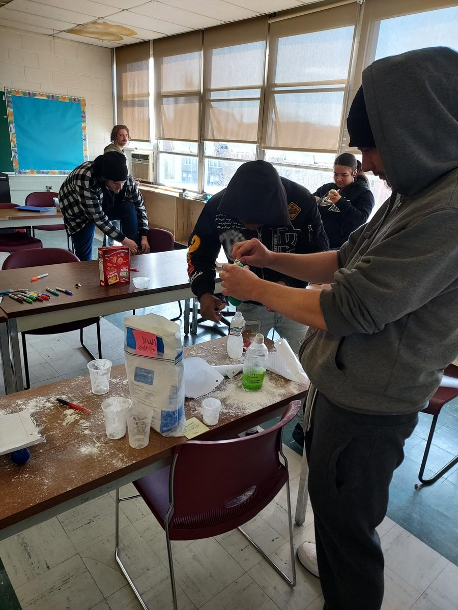 NorwichRegAdEd's tweet photo. 💆‍♂️ Squeeze the Stress Away! 🧪
Our CDP students got hands-on by making their own stress balls—practical, fun, and perfect for relaxation! Fun fact: Stress balls can help reduce anxiety, improve focus, and relieve tension in your hands and wrists! 💡💆‍♂️
#norwichregaded #NRAE https://t.co/AvfSwz2lxR