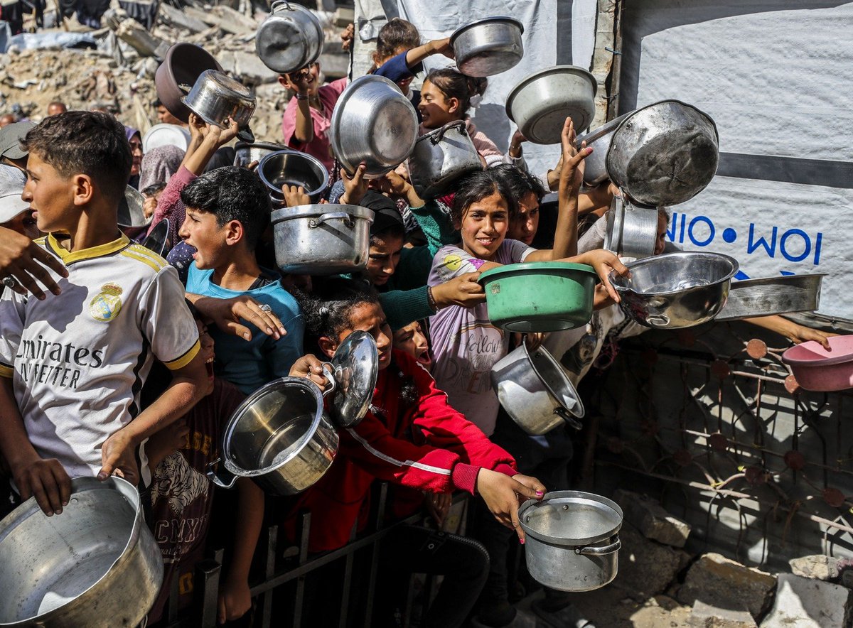 🔴GAZZE ÖLMÜYOR, İNSANLIK ÖLÜYOR.

▪ Gazze'deki un stokları tükendiği için ekmek üretilemiyor.

▪ Ateşkese uymayan İsrail, un ve yakıt girişini engelleyerek Gazze’yi ekmeksiz bıraktı.

▪ Gazze'de sadece ekmek değil, insanlık da yok oluyor.

#NoFlourinGaza