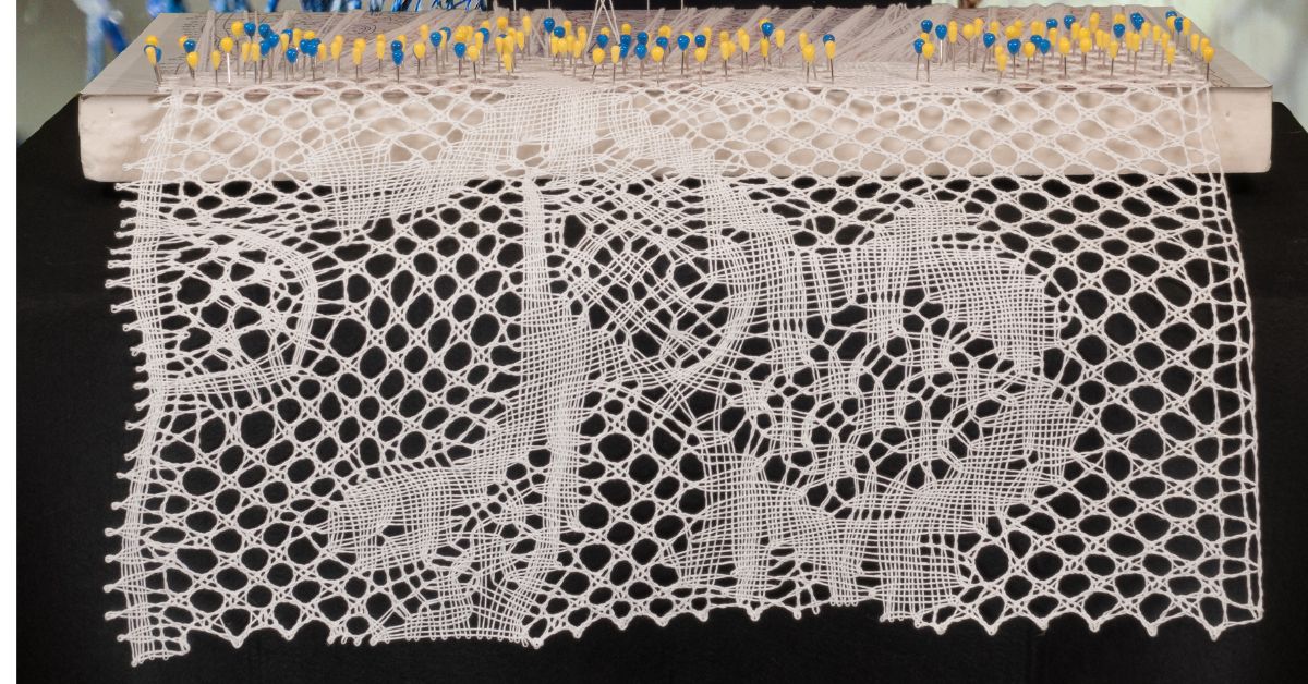 ℹ️ La Sala d'Exposicions del Calisay inaugura aquest 4 d'abril la mostra de l'artista finlandès Tarmo Thorström, mestre artesà especialitzat en puntes de coixí.
🧐No et perdis aquesta oportunitat per descobrir una nova mirada sobre les puntes!
Més info ➡️ arenysdemar.cat/47775