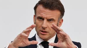 🚨 MACRON HITS BRAKES ON U.S. CASH! 🚨 French Pres. calls for pause on U.S. investments amid Trump’s tariff clash, slamming them as 'brutal.' 🇪🇺 #EUStandsStrong #TariffTango #MacronSpeaks