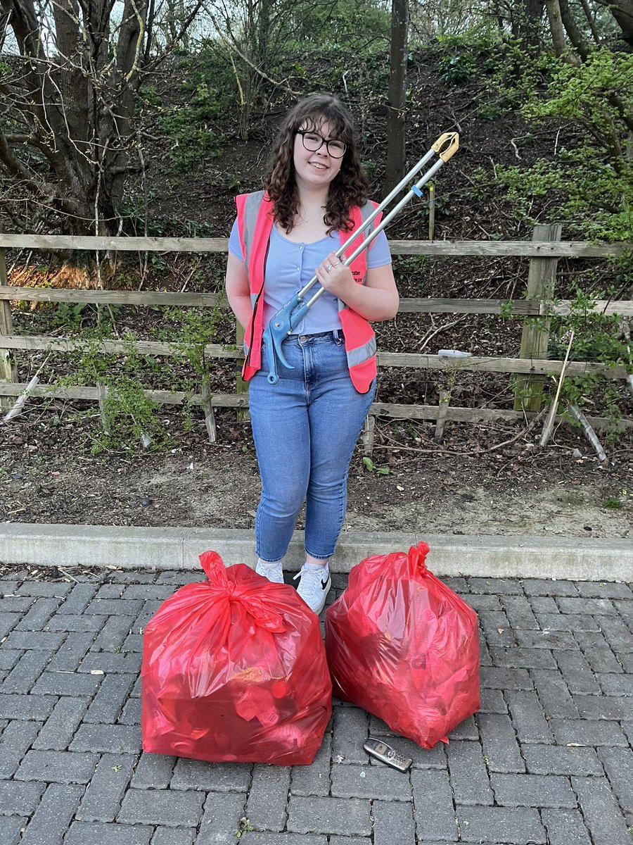 A bag a day keeps the litter away💚🌎♻️🚯 tweet media