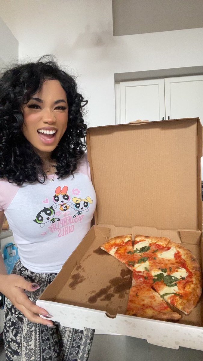 Thank you Acti for thee PIZZAAA! 🍕
We ready and fueled for the Verdansk Grind! 

Shoutout to the Queens 👑 <a href="/ShanieceSaysHey/">Shaniece</a> <a href="/Spoon_Greetings/">Steph Poon</a> #VerdanskReturns