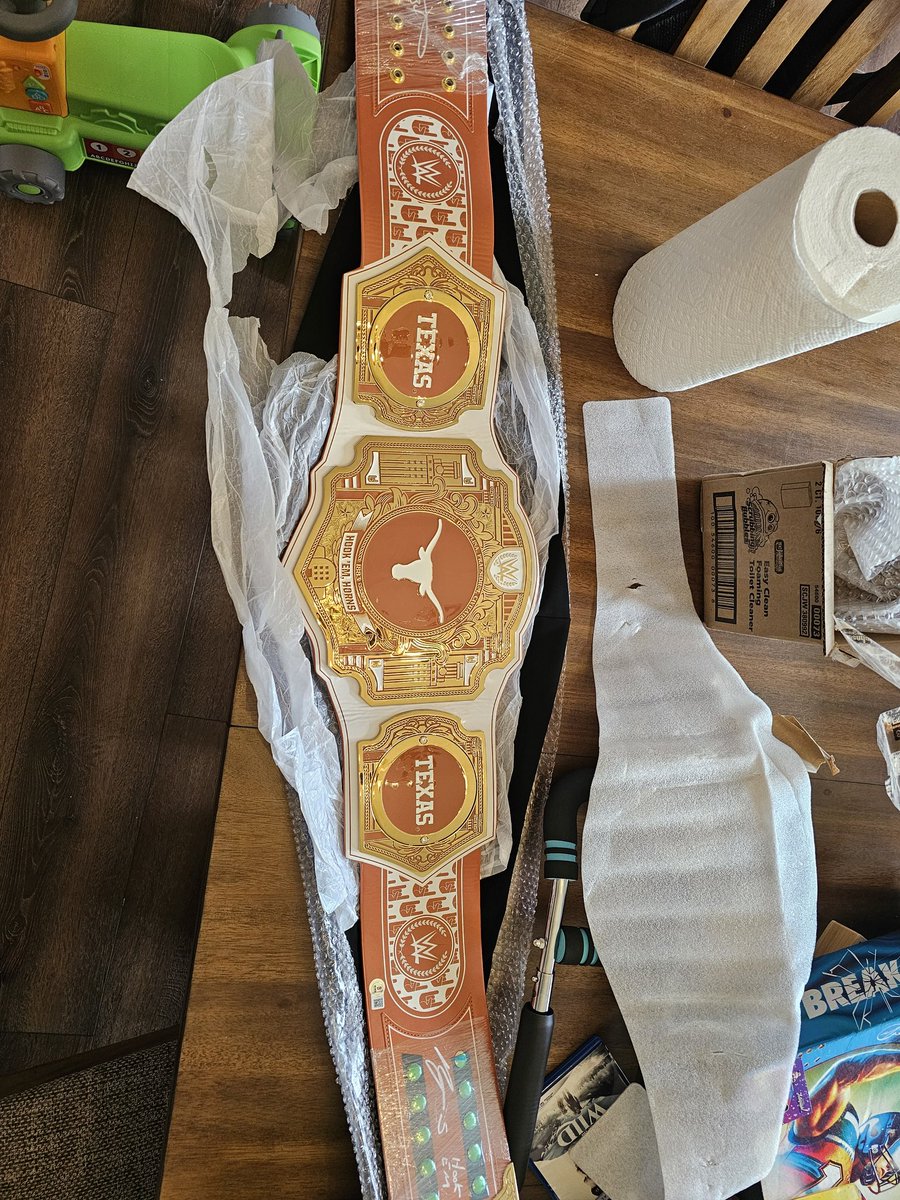 KyleDavid85's tweet photo. @mikedeestro @mrBobbyBones Mike...got a belt for ya https://t.co/lgAhaTvoxx
