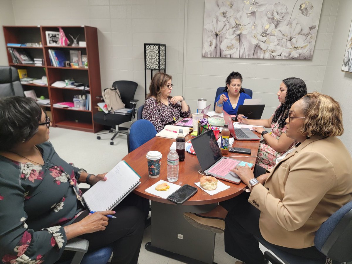 CanalesItzamara's tweet photo. We had a very productive check-in with @drklgilmor and @EdgewoodLeads for a collaborative review of @HBGElementary data action plan. We are definitely aligning campus goals, student achievement and progress. Thank you for all the support and feedback! @DrH_OnTheEdge @EISDofSA https://t.co/fqbC5BF7MU