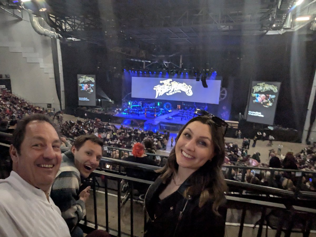 #theeveofthewar  28years to get Lilly and Andrew here!