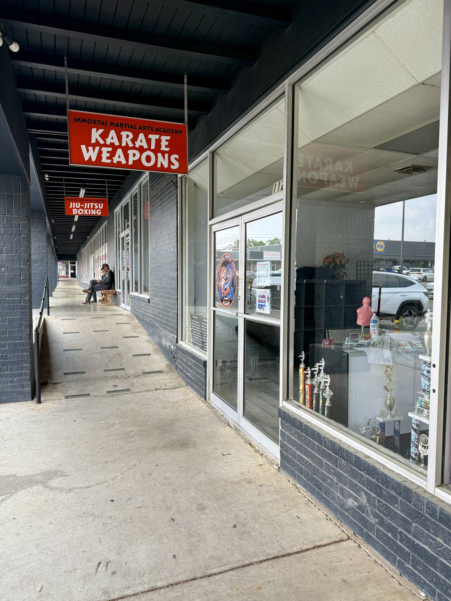 immortalmaa's tweet photo. Our new signage looks amazing! https://t.co/66VoppgFxB