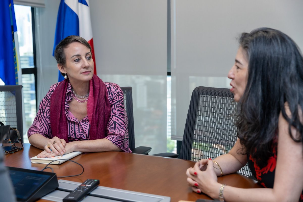 OPSOMSPanama's tweet photo. La cooperación técnica se enfoca en implementar herramientas digitales para fortalecer la vigilancia epidemiológica, la telemedicina y la gestión de la información en salud. ¡La digitalización es clave para un sistema de salud moderno! #Telemedicina #DatosSalud #BID https://t.co/RU8aFHas6k