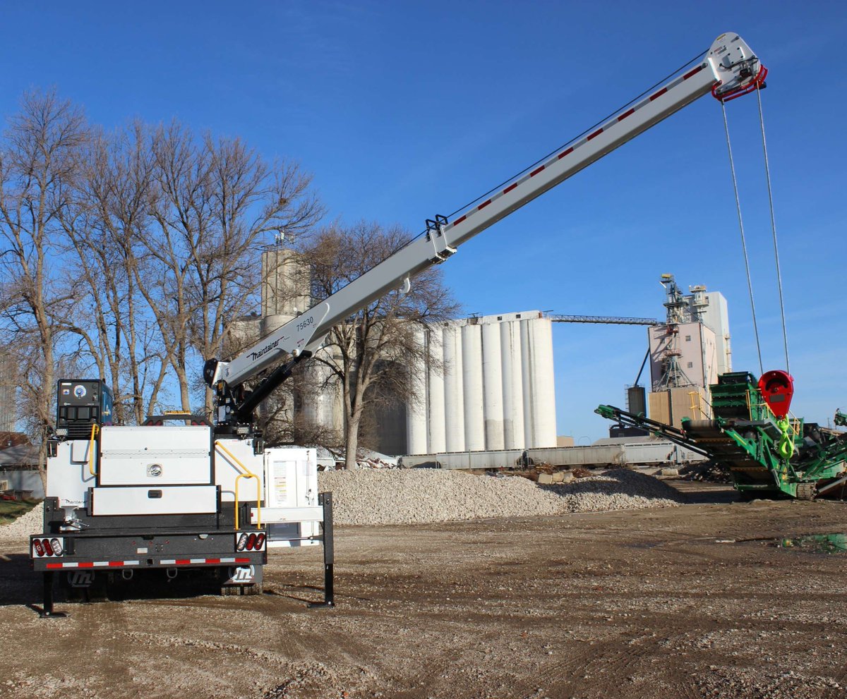 Maintainer’s new crane lineup is now live! Take a look at these action shots of our sleek 75630 crane! We are excited to announce the availability of our new models: 65620, 75624, 75630, 856, and 85630, available on 1-ton and 2-ton bodies, as well as crane-only orders.