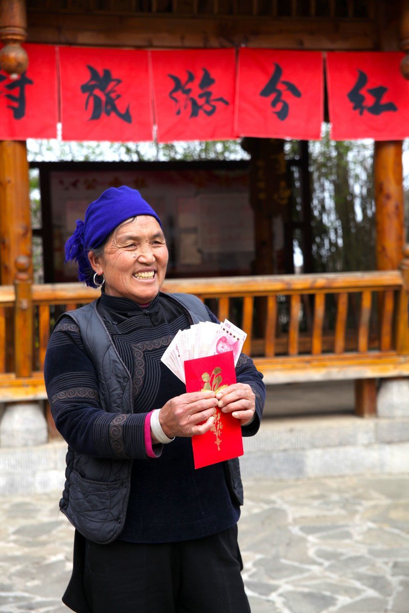 WorldofChinese's tweet image. Could you live on just 2,800 yuan (385 US dollars) per year?

Once a remote hamlet in #Yuanyang County, #Azheke has transformed into a #UN World Tourism Village, thanks to the Azheke Plan. 🌾🏡

Discover how this initiative reshaped the village’s future, blending preservation…