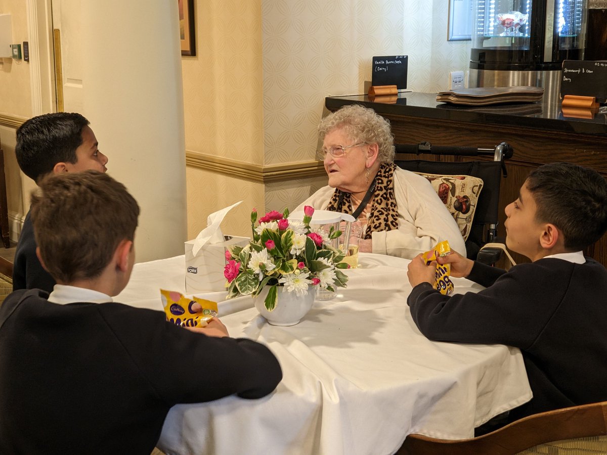 Children from Fir, Holly and Maple Class, visited Sonning Gardens this week and took part in an exciting Easter egg hunt! After this, they spent time speaking to the residents and even sang happy birthday to one resident who was celebrating her 90th birthday! #CommunityLinks