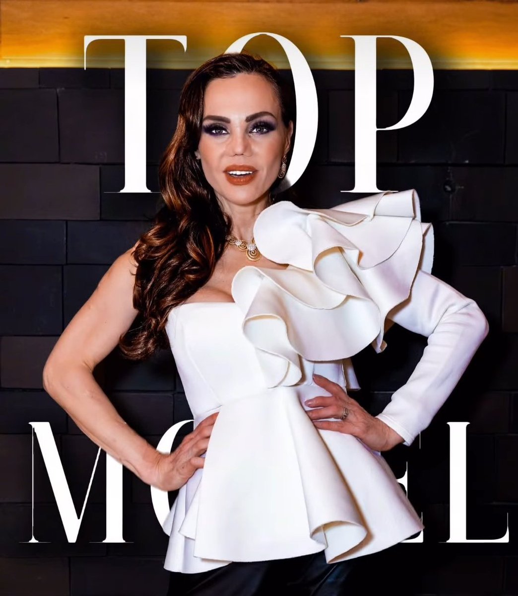 EduiTijerina's tweet image. Felicitaciones a mi querida #CarmenCampuzano, una de las #protagonistas de mi #pieza #ROJO33 -en su montaje para #CDMX-, ya que el próximo 10 de abril recibirá el #reconocimiento "L@s 25" por su larga y #brillante #trayectoria como #LaTopModeldeMéxico.
Enhorabuena, Carmen!