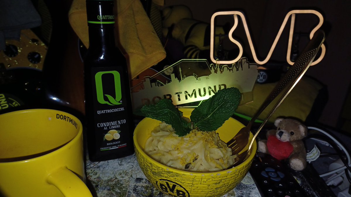 BastianDriller's tweet photo. #ItalienischeKüche 🍽🇪🇺🇮🇹🤌🏻😍🥰🤤😋 
#Pasta 🍝🇪🇺🇮🇹🤌🏻😍🥰🤤😋 
@HexeHanna8 @back_andy_09 
@SchroderDemila 
🌟🖤💛🖤🌟💛🖤💛🌟🖤💛🖤🌟💛🖤💛🌟
👇🏻Ich habe zum ersten Mal in meinem Leben
👇🏻 #Spaghetti #all'#Limone 🍝🍋🤌🏻😍🥰🤤😋
👇🏻zubereitet
👇🏻Das riecht sooo #fruchtig 👃🏻🍋🤌🏻😍🥰🤤😋 https://t.co/2vyK8VxIr2