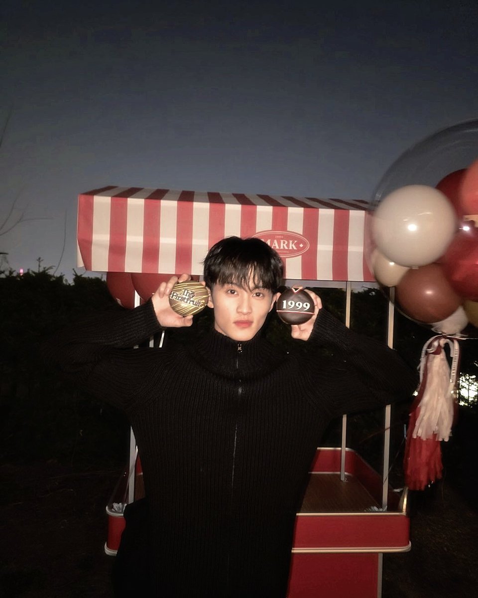 Such a perfect combination

⋅˚.⋆🌕⁺₊ ‧