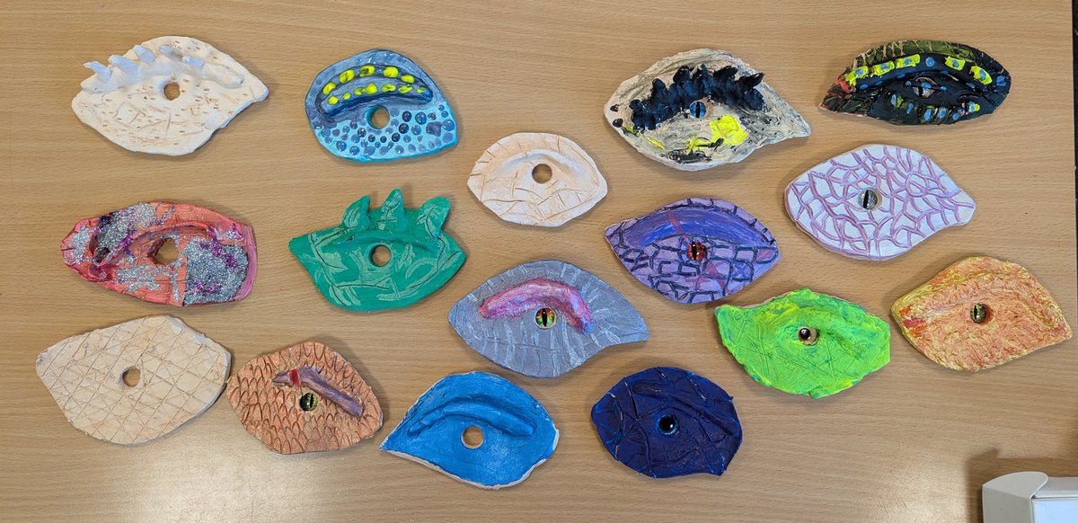 Right out of kiln ➡️ painted beautifully! 🎨
Loving the effort from 2.9 on these dragon eye clay magnets 🐲#clay #dragons #bgeart