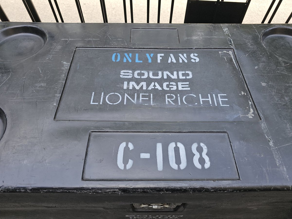 thebobzilla's tweet photo. The crew has jokes. The case has nothing but fans inside. 🤣😂🤣😂 https://t.co/hjZvoPoP43