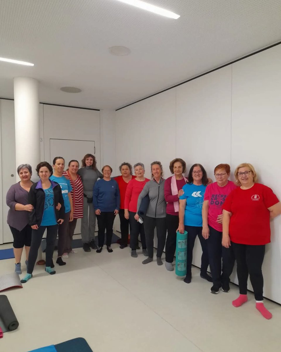 ¡Nada como un buen estiramiento para empezar la semana con energía y positividad! 💪✨ 

Alumnas de yoga de la EPA de Paiporta que nos enseñan que el equilibrio no sólo se encuentra en la esterilla, ¡también en la vida! 🧘‍♀️💖

#aucasociocultural

auca.es