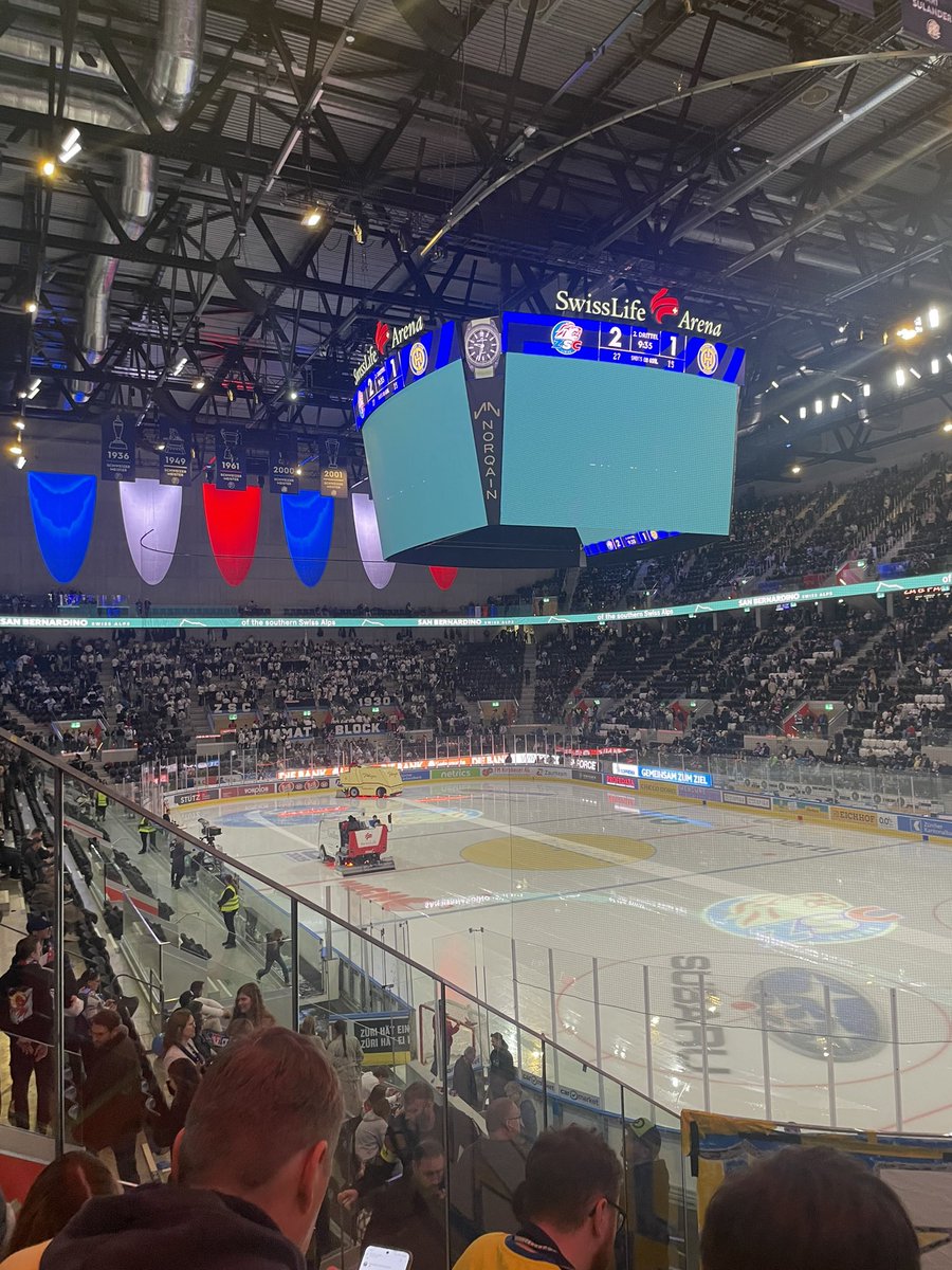 WSF08HCD's tweet photo. On est pas aidé… https://t.co/fzhN3pQt0a