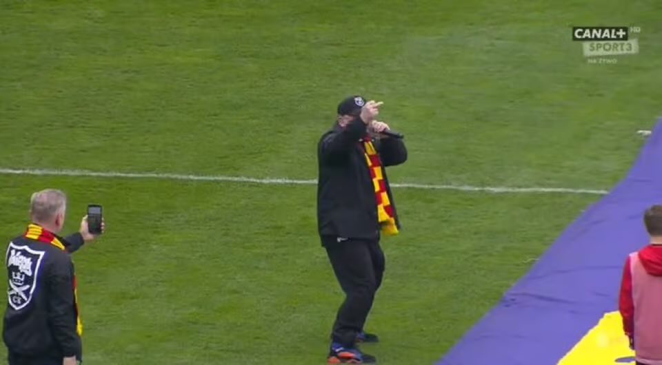 typowy_pe's tweet photo. Komisja Ligi ukarała Korone Kielce za słowa Liroya. Korona Kielce zapłaci 25 tys. zł za niecenzuralne słowa Liroya skierowane w stronę trybuny gości.
#liroy #koronakielce #Ekstraklasa https://t.co/EqiwDquT7q