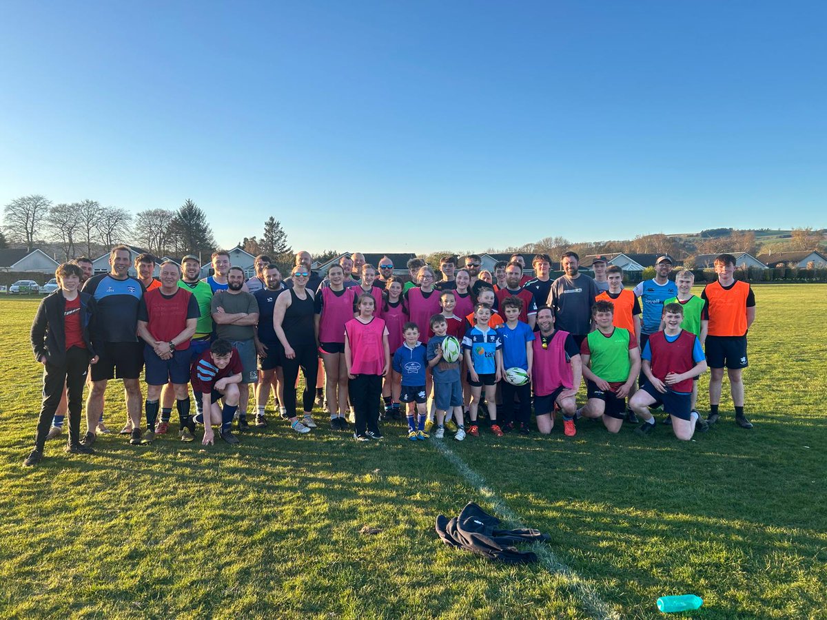 RfcBlairgowrie's tweet photo. What a fantastic first night back at touch rugby! Come along next week and join in. No experience necessary, all ages welcome. 6pm every Thursday night. #brfc 💙 https://t.co/2gopM1CqJZ