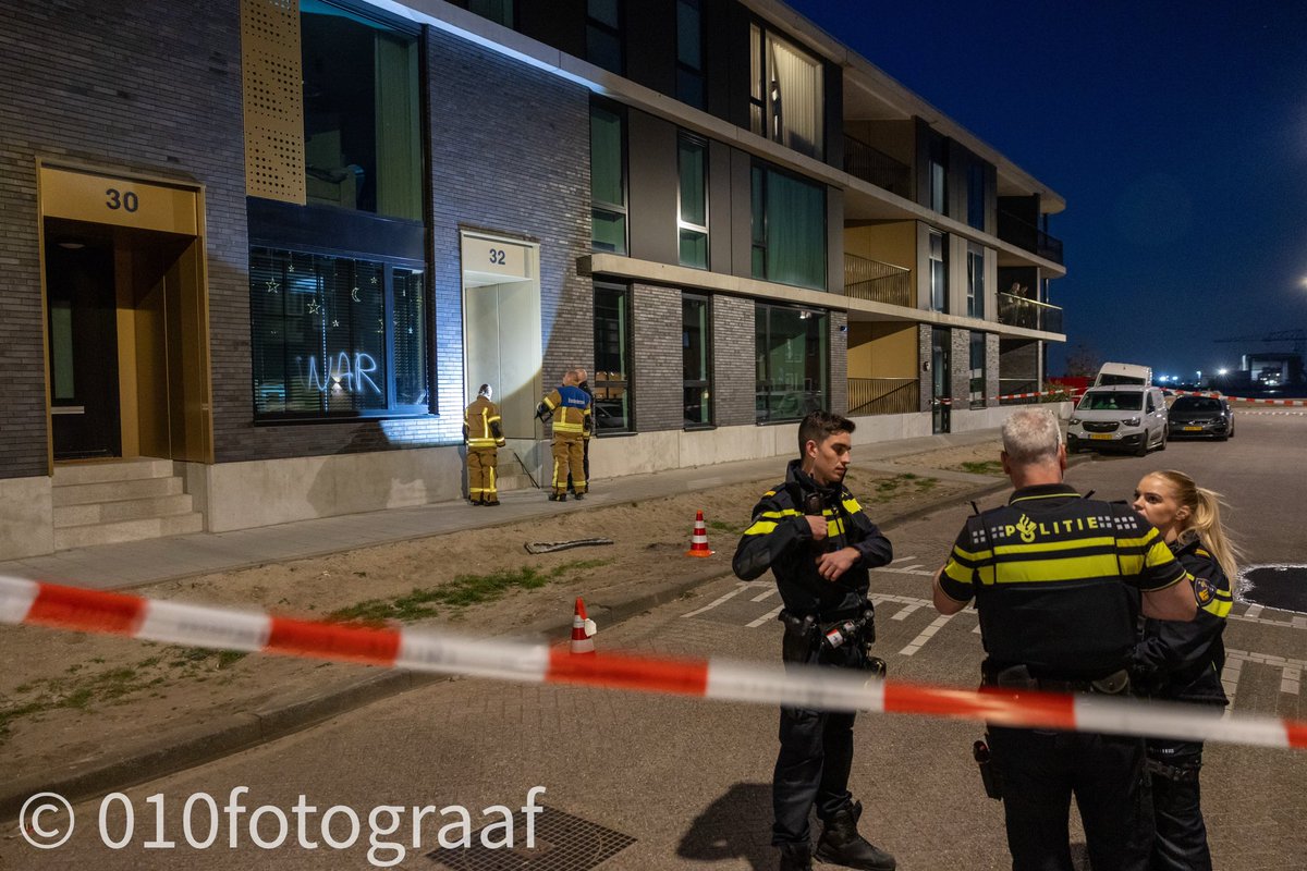 Nieuwe explosie bij woning in Rotterdam, op raam ‘WAR’ gespoten