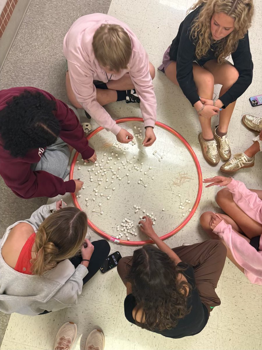 Today’s <a href="/RHHSHawks/">Rockwall-Heath HS</a> greatness brought to you by Ms. Appleton’s AP Env. Science students simulating the creation &amp; depletion of the ozone.