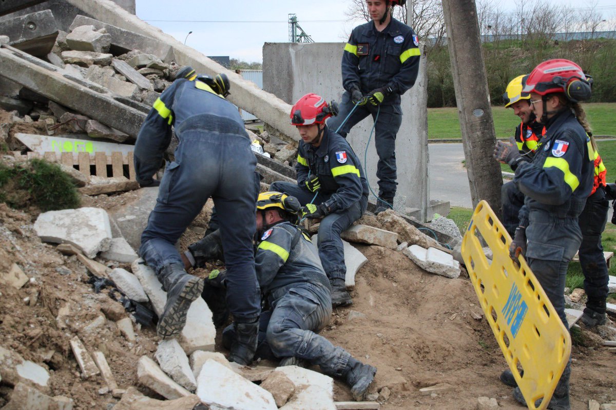 Julien Marion - DGSCGC (@dg_seccivile) on Twitter photo Journée dense et passionnante aujourd’hui dans le Cher, à Sancoins pour observer, au plus près du réel, les sapeurs-sauveteurs de l'@uiisc1 dans le cadre de leur recertification INSARAG, le module de l’<a href="/ONU_fr/">Nations Unies (ONU)</a> de recherche et sauvetage, au rôle déterminant notamment après les Journée dense et passionnante aujourd’hui dans le Cher, à Sancoins pour observer, au plus près du réel, les sapeurs-sauveteurs de l'@uiisc1 dans le cadre de leur recertification INSARAG, le module de l’<a href="/ONU_fr/">Nations Unies (ONU)</a> de recherche et sauvetage, au rôle déterminant notamment après les