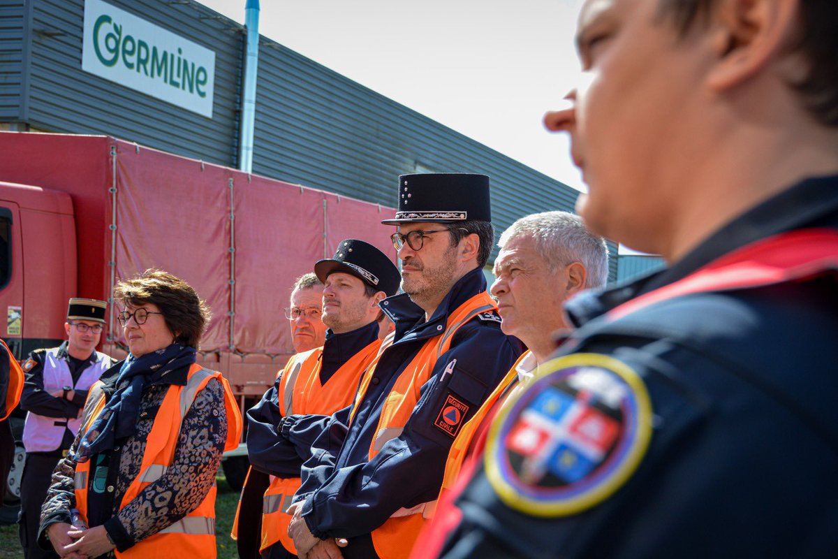 DG_SecCivile's tweet image. Journée dense et passionnante aujourd’hui dans le Cher, à Sancoins pour observer, au plus près du réel, les sapeurs-sauveteurs de l&apos;@uiisc1 dans le cadre de leur recertification INSARAG, le module de l’@ONU_fr de recherche et sauvetage, au rôle déterminant notamment après les…