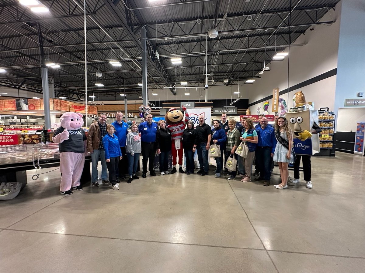 Liston4Ohio's tweet image. Ohio farmers are so important in providing healthy food for all. Last week I competed in the OH Dept of Ag’s Supermarket Showdown to highlight Ohio-made products. We raised almost $6,000 for the Plain City Food Pantry! No surprise that Brutus Buckeye won for most food collected!