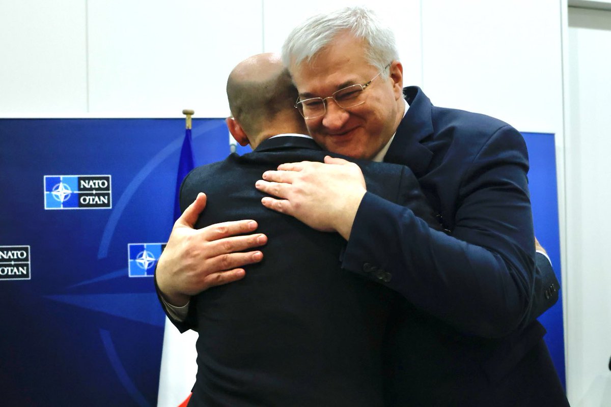 Face à la menace, solidarité sans faille ! 

Nous créerons les conditions pour que la souveraineté et l’intégrité de l’Ukraine soient respectées.