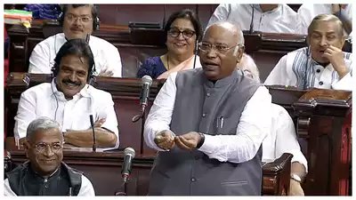 कल वक्फ बोर्ड बील संसोधन के खिलाफ सदन मे आधी रात तक विपक्ष के हर सांसद डटे रहे ,
विपक्ष का एक भी वोट पाला नहीं बदला, यह एक सबसे बेहतरीन बात है कि 

देश के अल्पसंख्यकों के अधिकारों की रक्षा के लिए विपक्ष का प्रत्येक सांसद आधी रात तक लगातार संसद में उपस्थिति रहा , धन्यवाद विपक्ष 🙏