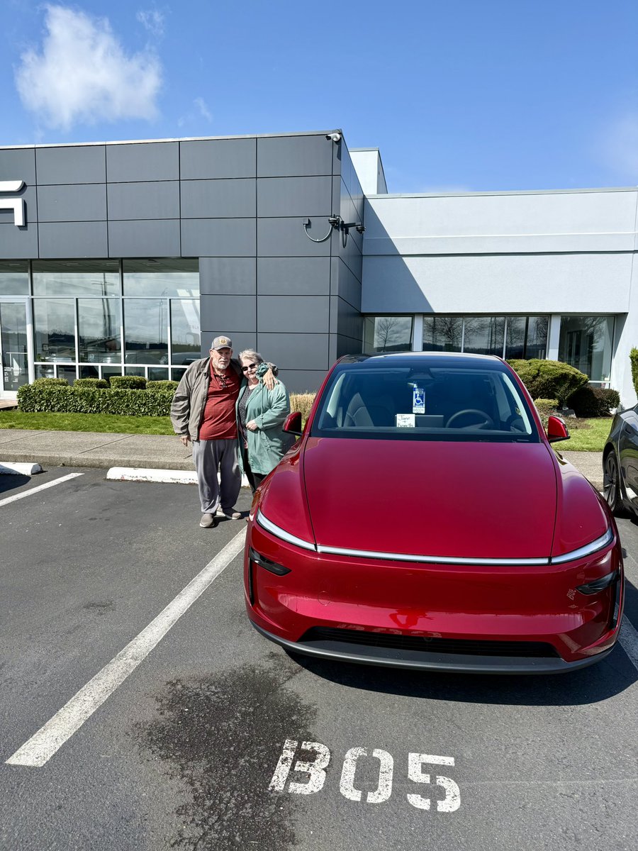 BraydonSnoddy's tweet image. Got to tag along with my grandparents last week for their delivery🥰 @Tesla