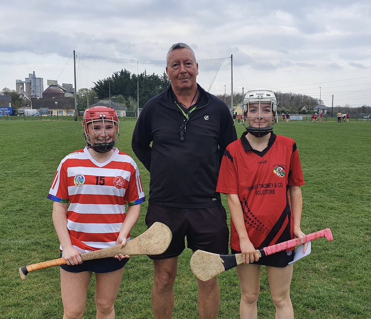 mungretgaa's tweet photo. Camogie: U16 A Championship 🔴⚪️
A good start to the championship for our U16A camogie team tonight with a win against visiting @BruffClub 

Captain: Isabelle Kenny
Referee: Nigel Carey 

#CantSeeCantBe
#KeepHerLit 🔥 https://t.co/EVb5Y7E2zw