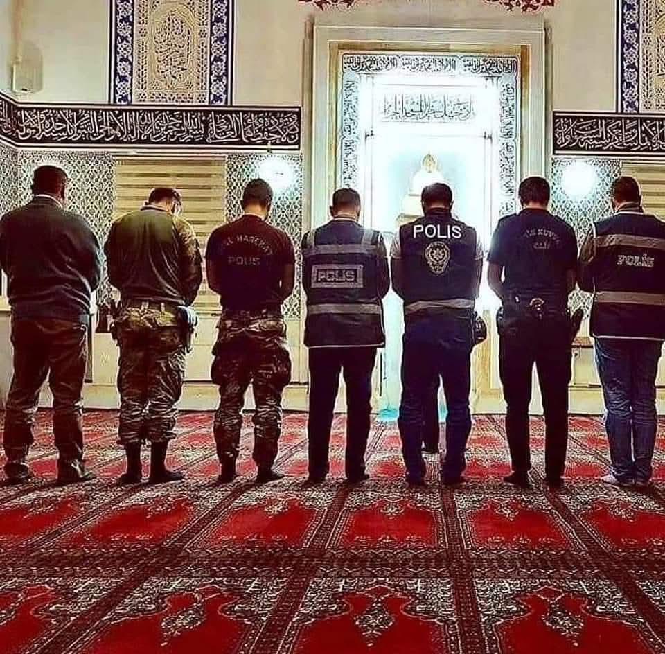 Hain Olan herkez Kudurur şu kareye.
Asıl korkuları #İha #Siha #Kızılelma Binlerce Savunma ve Saldırı sanayii, Mühimmat, Ekipmanlarımız değil, bu kareden korkuyor İsrail ve aparatları.!

#Hayırlı_Cumalar
#NoFlourinGaza #BoykotaDevam
#GazzedeKatliamVar
#FreePalestina #GazaGenocide