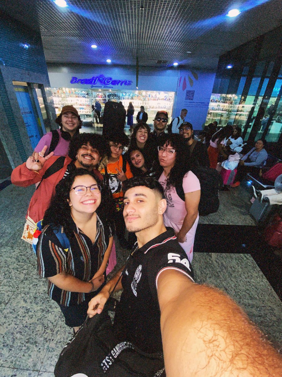 A galera do Ateliê 23  chegando em Curitiba para apresentar Sebastião 💜💜
