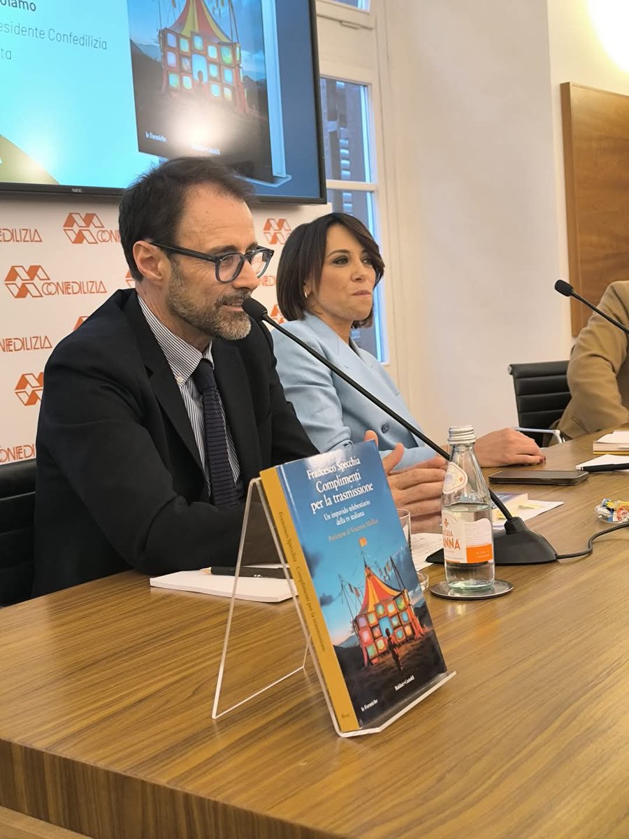 Confedilizia (@confedilizia_) on Twitter photo Presentazione presso la Confedilizia in Roma del libro Complimenti per la trasmissione di <a href="/SpecchiaFran/">Francesco Specchia</a>
Dopo il saluto iniziale di <a href="/gspazianitesta/">Giorgio Spaziani Testa</a>, l’autore ne ha dialogato con <a href="/N_DeGirolamo/">Nunzia De Girolamo</a>
E' intervenuto Carlo Nordio Ministro della Giustizia
Ha moderato Umberto Berlenghini Presentazione presso la Confedilizia in Roma del libro Complimenti per la trasmissione di <a href="/SpecchiaFran/">Francesco Specchia</a>
Dopo il saluto iniziale di <a href="/gspazianitesta/">Giorgio Spaziani Testa</a>, l’autore ne ha dialogato con <a href="/N_DeGirolamo/">Nunzia De Girolamo</a>
E' intervenuto Carlo Nordio Ministro della Giustizia
Ha moderato Umberto Berlenghini