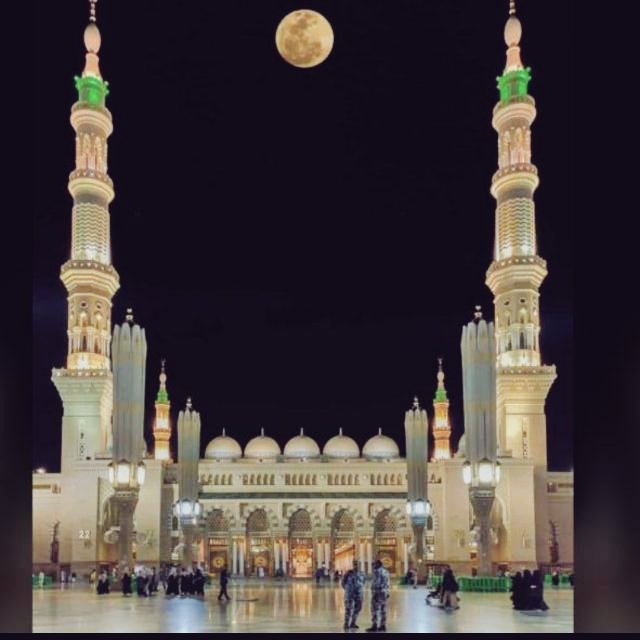 kalsadun's tweet photo. وإذا رأيت الكرب طال بقاؤه
فافزع إلى الرحمن بالدعوات

واسكب دموع الذل لا تبخل بها
من غير ربك يكشف الكربات

واسأله غفران الذنوب جميعها
من غير ربك يغفر الزلات

واجعل وقوفك في الصلاة تذللاً
وأطل دعاء الله في السجدات

إن اللحوح إذا دعا بدموعه
سينال ما يرجو من الرغبات.
منقول https://t.co/Npo6IObOTv