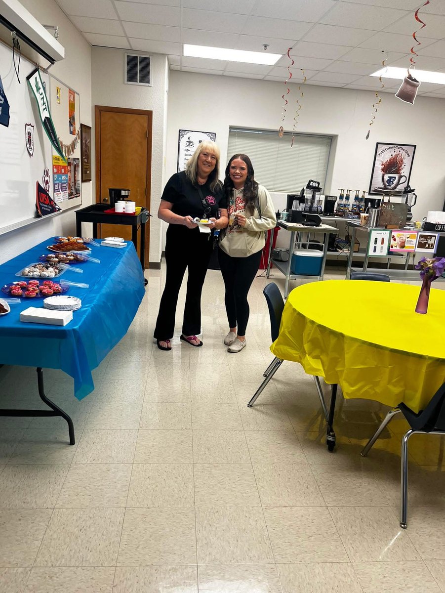 We are ready to welcome parents this morning for a little coffee and pastries 💕